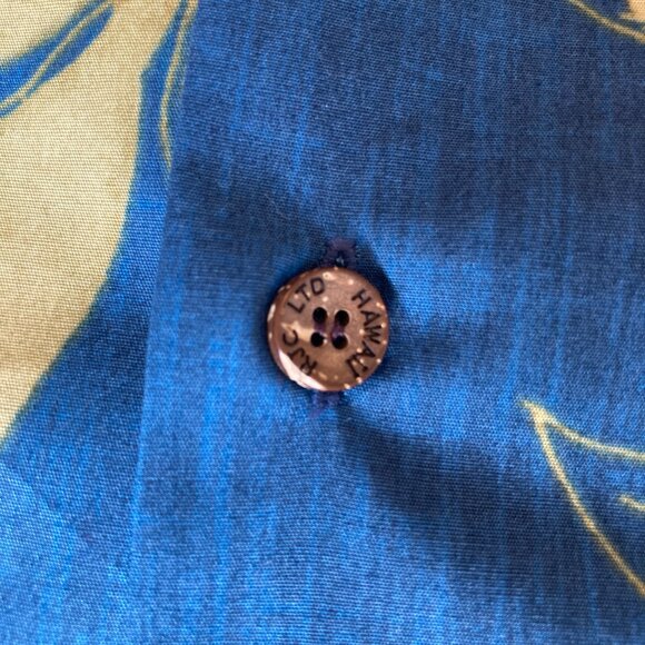 RJC Hawaii Men's XL Pineapple Ukulele Print Blue Aloha Button-Up XL EUC - Picture 2 of 9